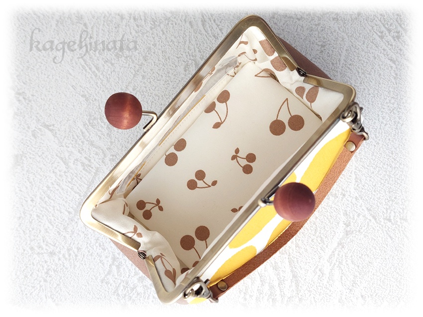 一緒におでかけ!もちマスポーチ(にじみ水玉:イエロー)