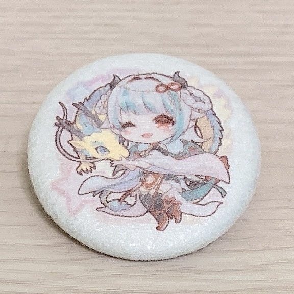 【完売】碑璻みりゅうSD 缶バッジ(桃肌) 38mm 【SD コルルと一緒ver.】