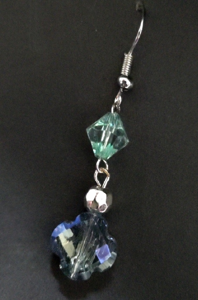 実義概念ピアス 02