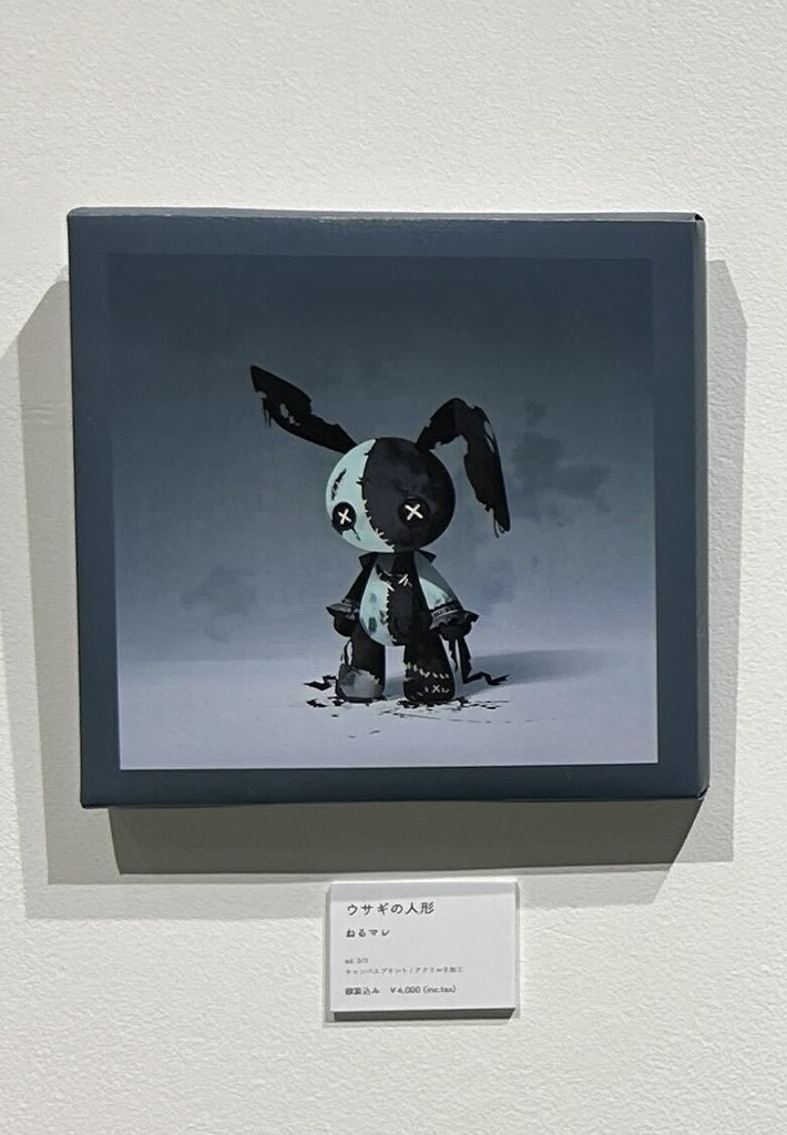 ミニキャンバス「ウサギの人形」