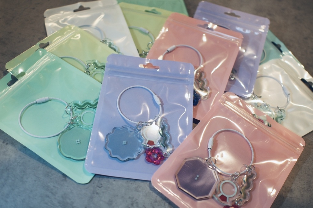 aknkお花×しつじアクリルキーホルダー