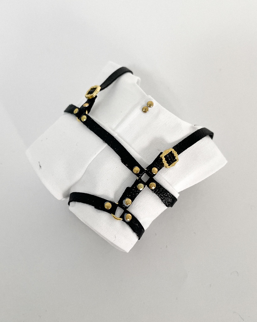 サスペンダースーツ