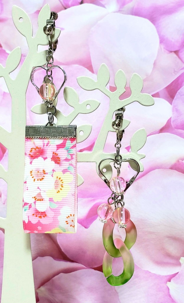 【鬼滅】甘露寺蜜璃イメージイヤリング【ピアス交換可】※期間限定値下げ中