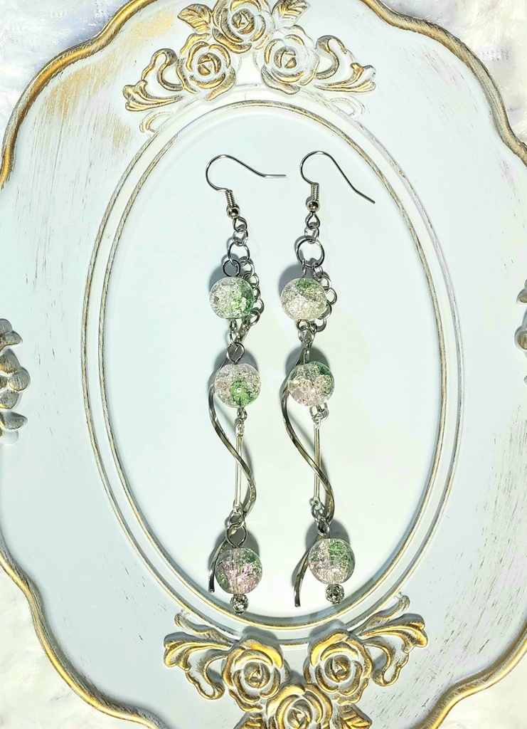 【鬼滅】甘露寺蜜璃イメージピアス【イヤリング交換可】