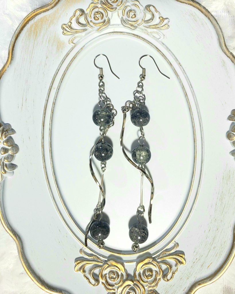 【鬼滅】伊黒小芭内イメージピアス【イヤリング交換可】