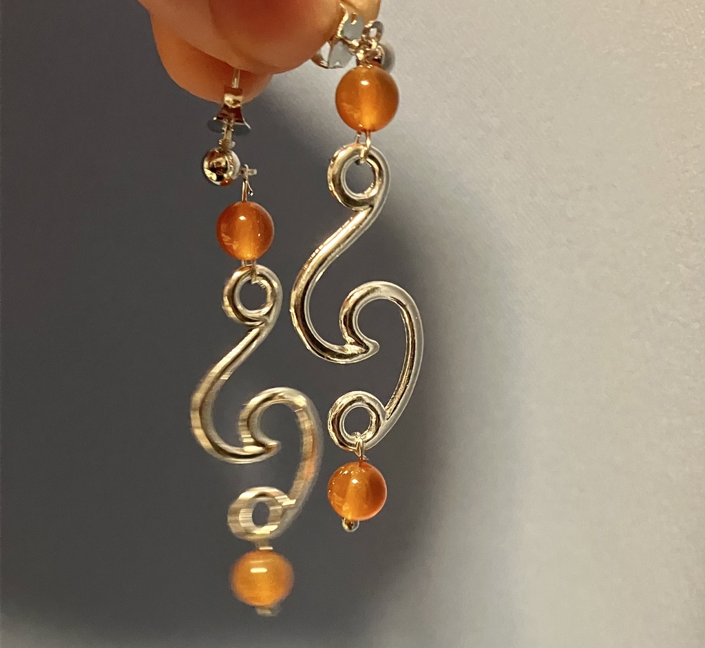 《再販》オレンジのシンボルピアス　イヤリング