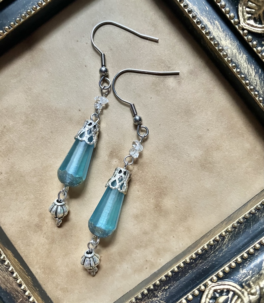 金と青のチェコビーズ　シンプルピアス　イヤリング