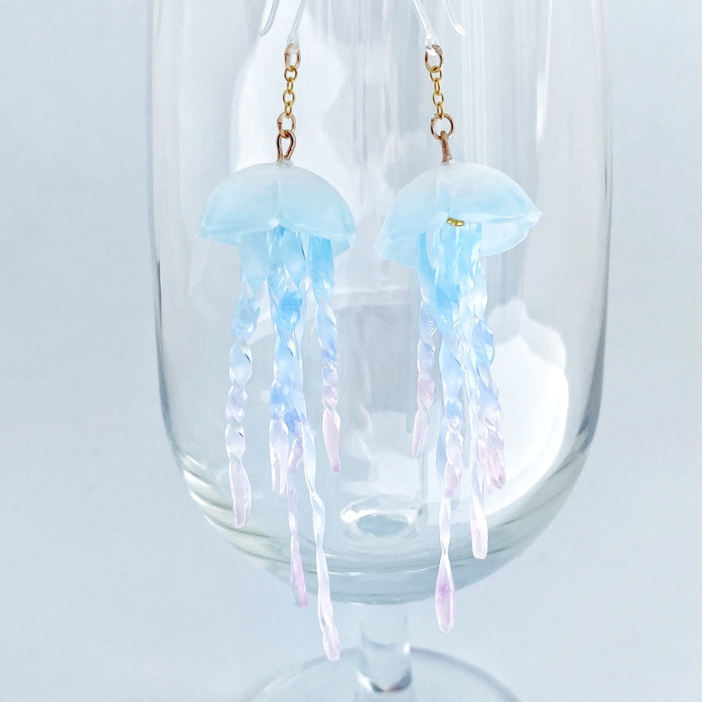 クラゲシャンデリアの耳飾り