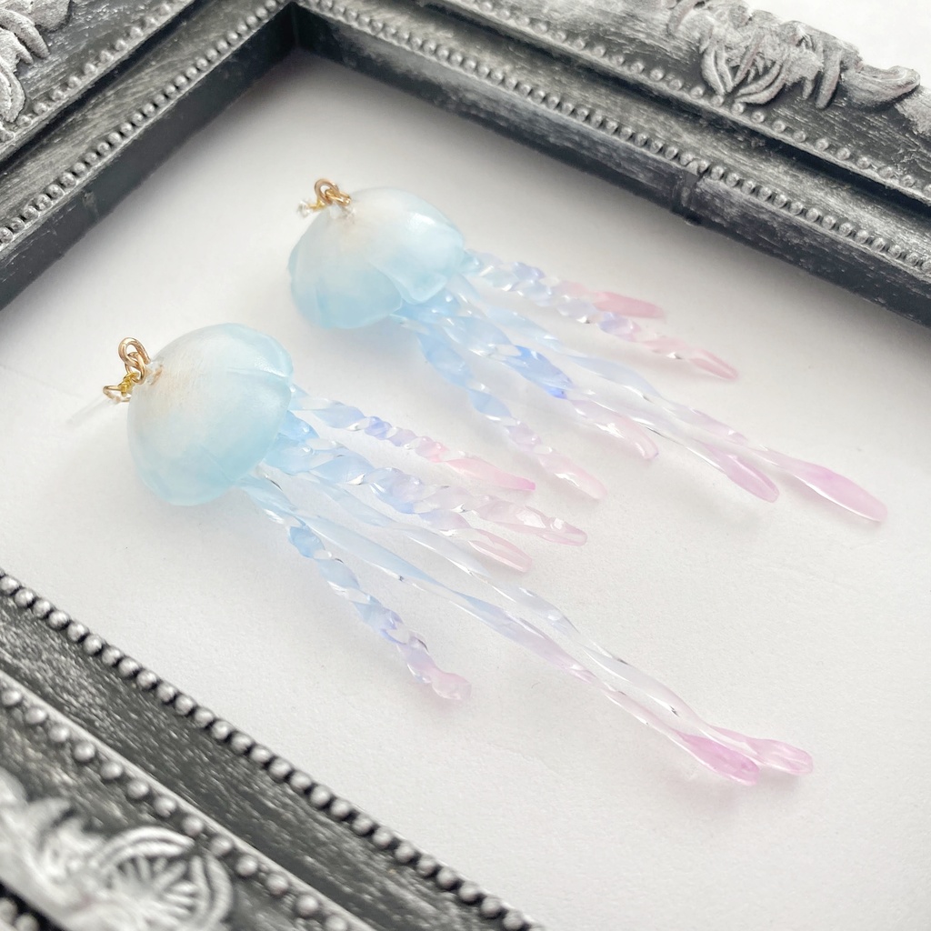 クラゲシャンデリアの耳飾り