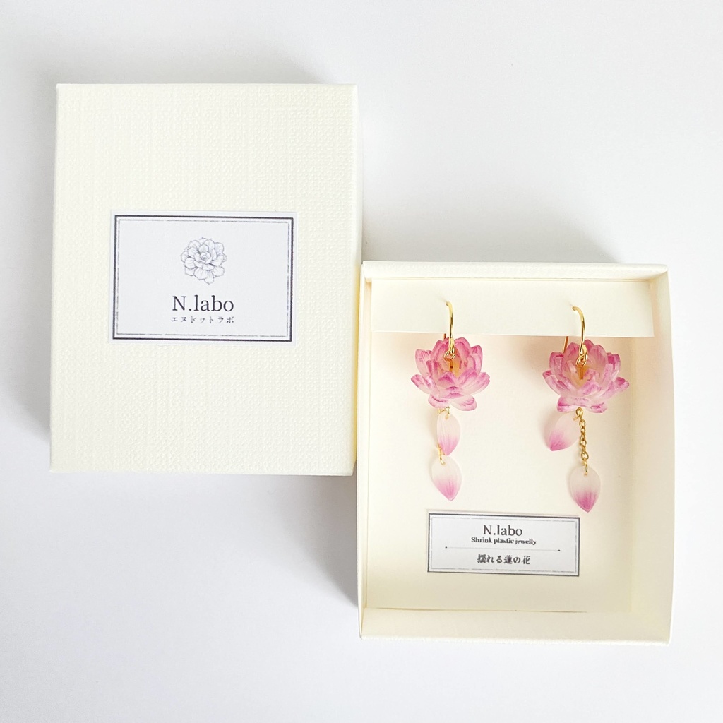 揺れる蓮の花の耳飾り【ピンク】ピアス/イヤリング