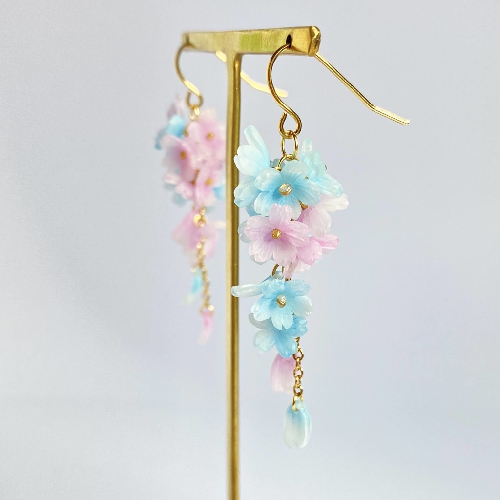空色桜の耳飾り ピアス/イヤリング