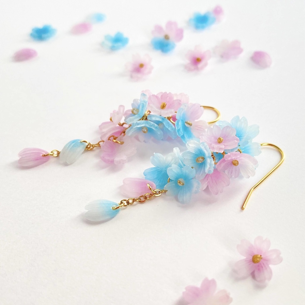 空色桜の耳飾り ピアス/イヤリング