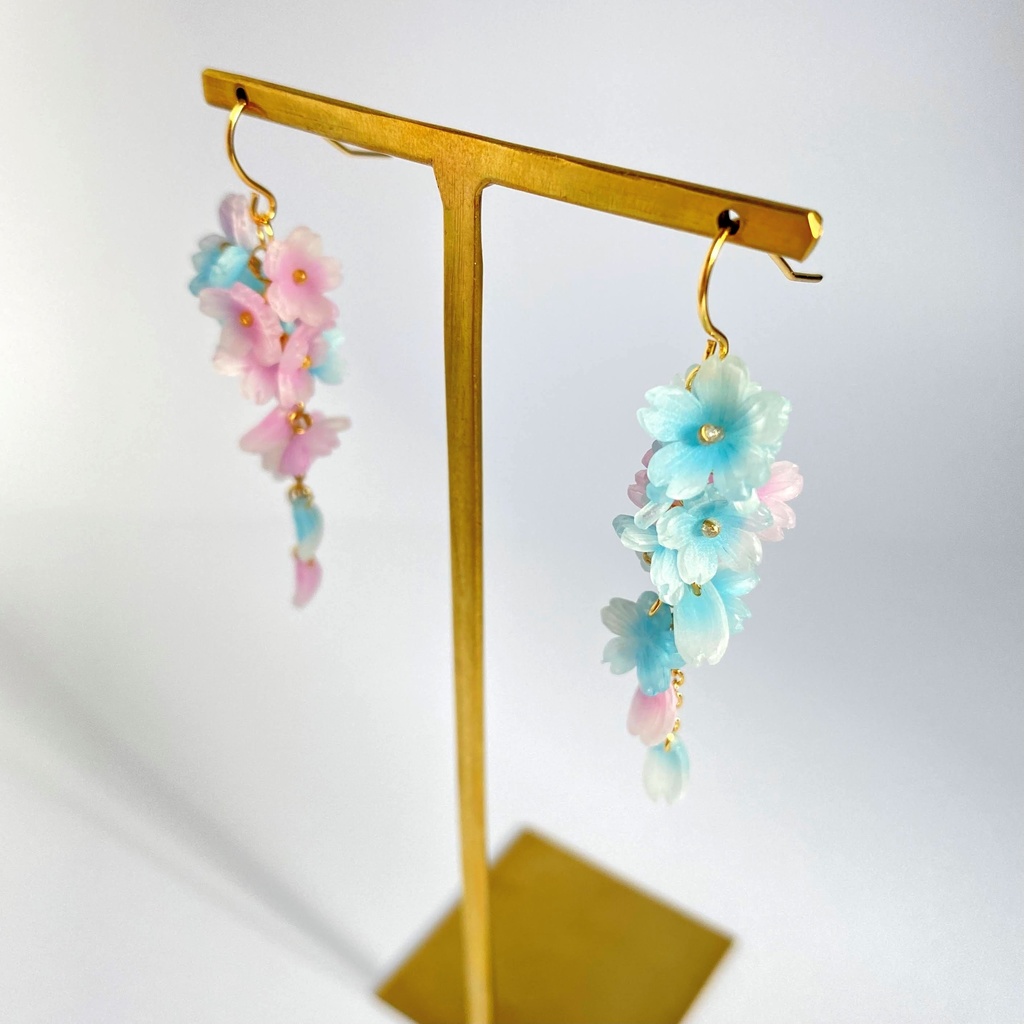 空色桜の耳飾り ピアス/イヤリング