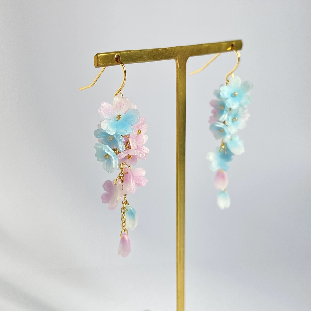 空色桜の耳飾り ピアス/イヤリング