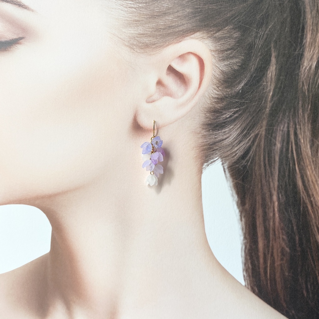 藤色の花(ショート) 揺れるピアス/イヤリング