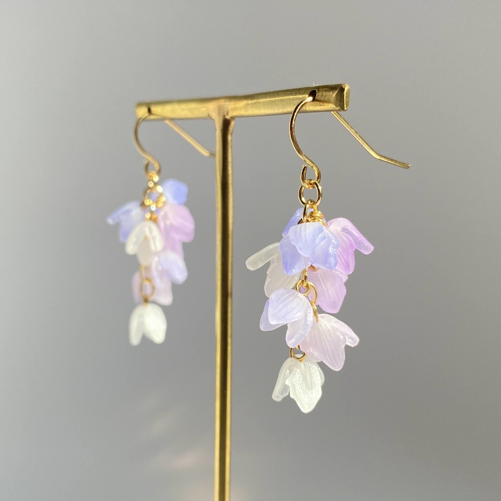 藤色の花(ショート) 揺れるピアス/イヤリング