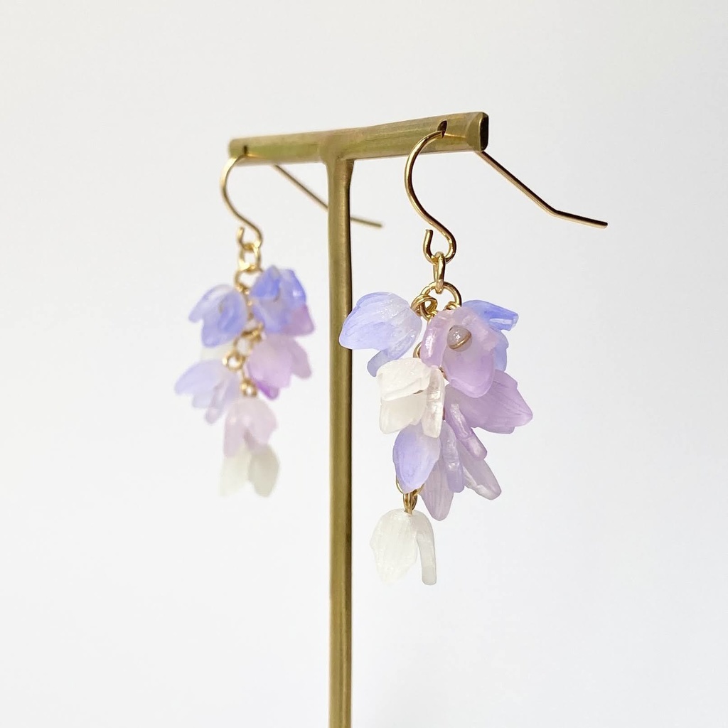 藤色の花(ショート) 揺れるピアス/イヤリング