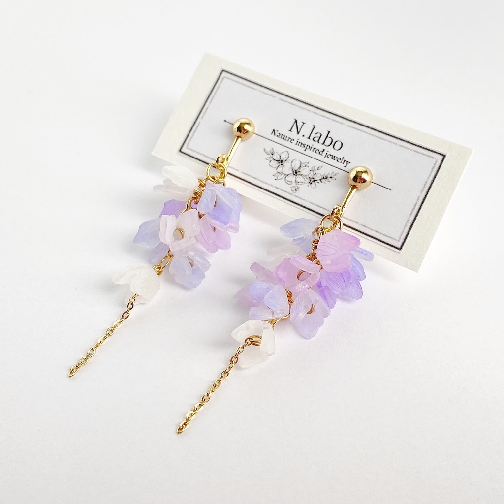 藤色の花(ロング) 揺れるピアス/イヤリング