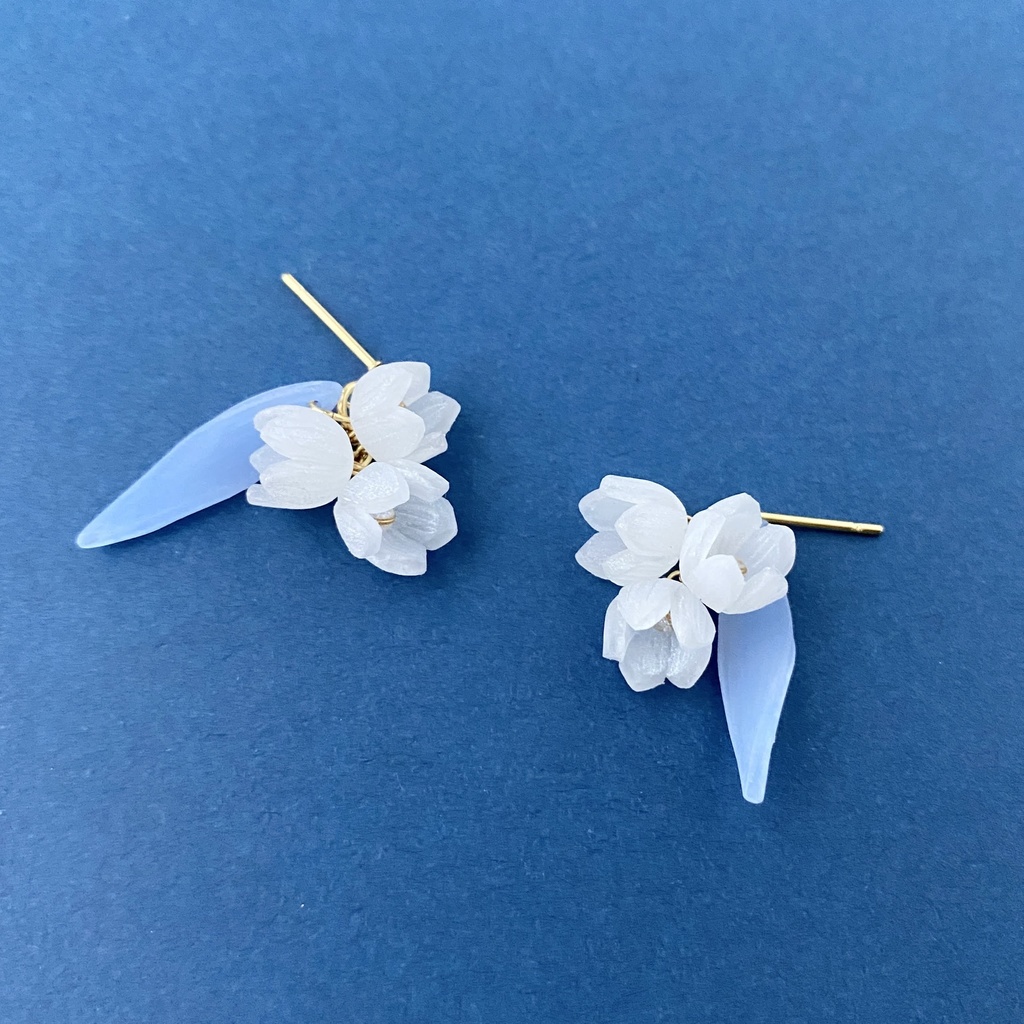 青のすずらん ピアス/イヤリング