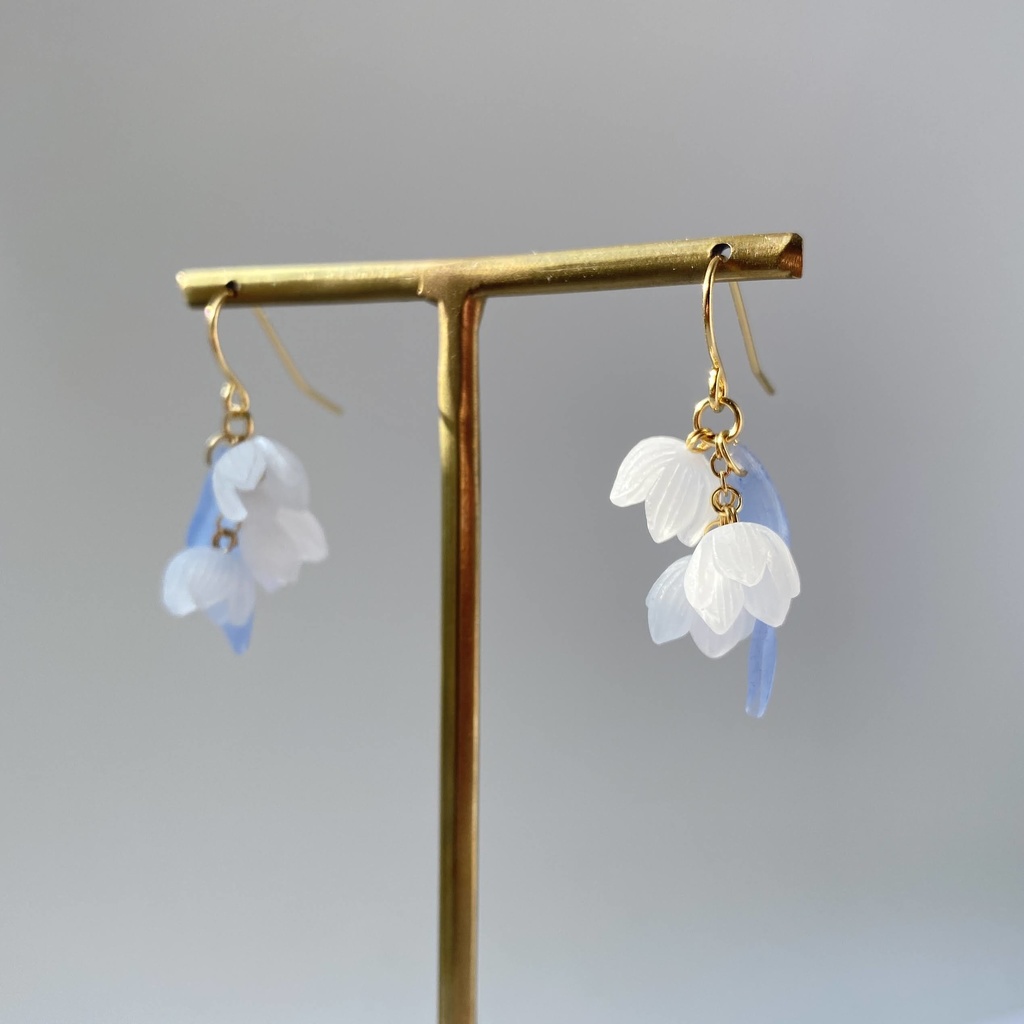 青のすずらん ピアス/イヤリング