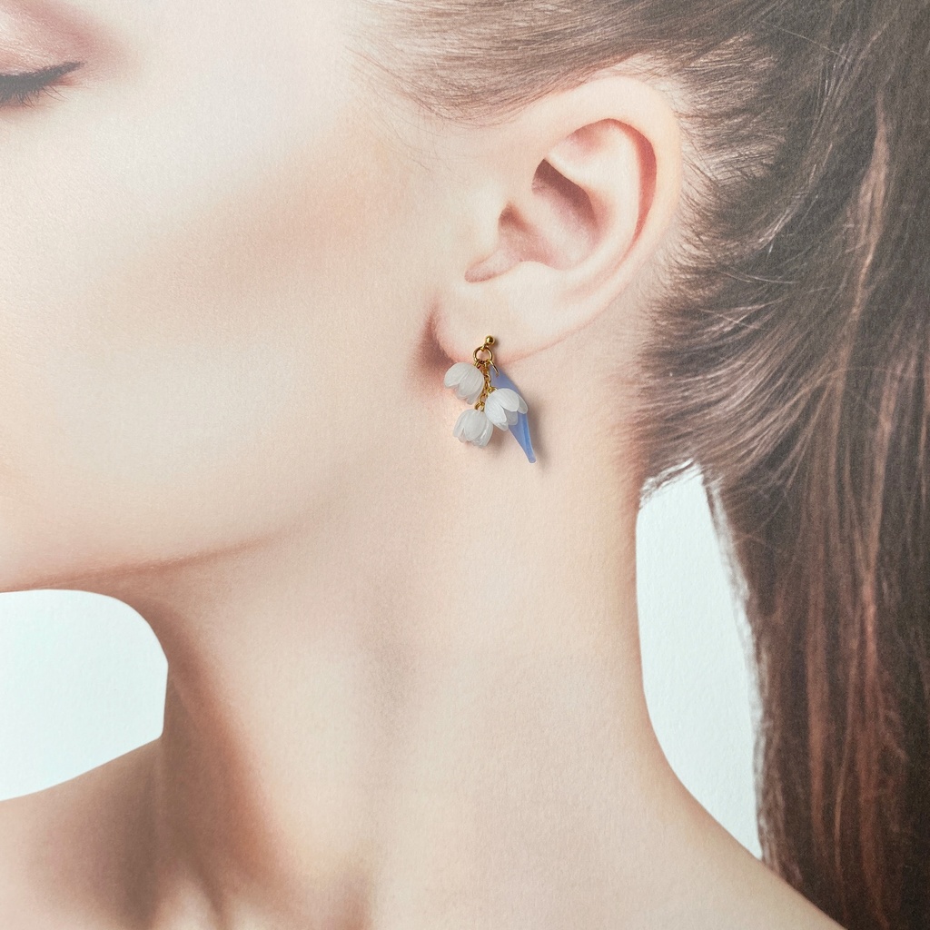 青のすずらん ピアス/イヤリング