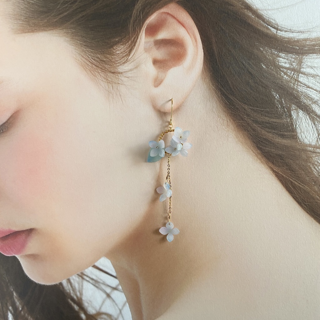 淡色紫陽花の耳飾り ピアス/イヤリング