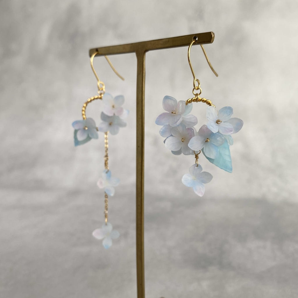 淡色紫陽花の耳飾り ピアス/イヤリング