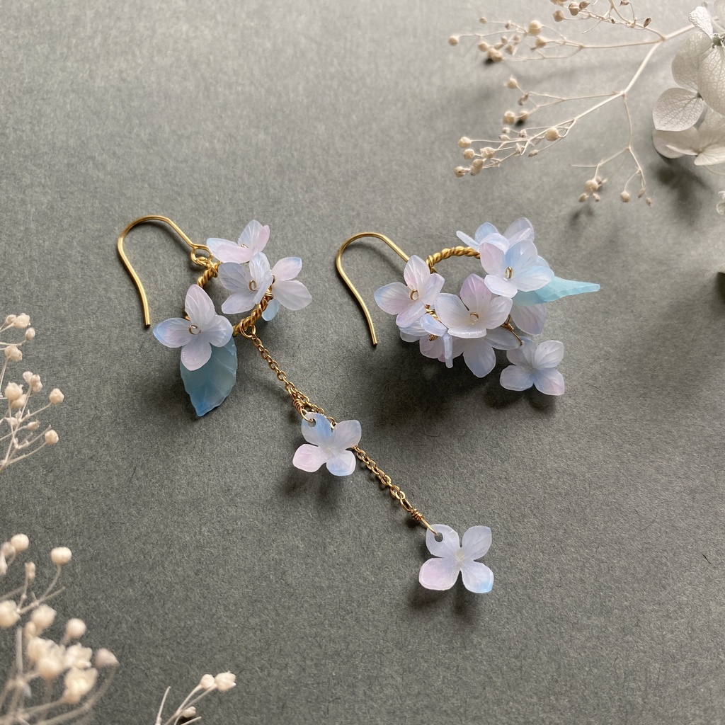 淡色紫陽花の耳飾り ピアス/イヤリング