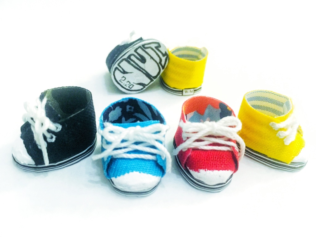 キャンバスシューズ