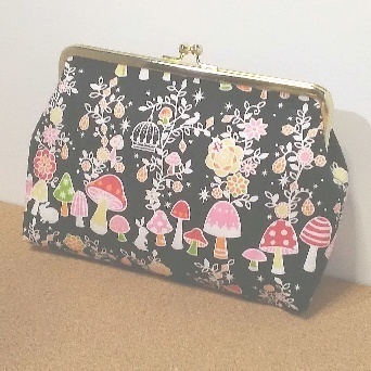 がま口ポーチ　キノコ　黒