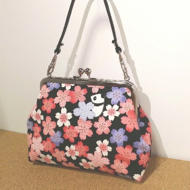 持ち手つきがま口ポーチ　桜　パンダ