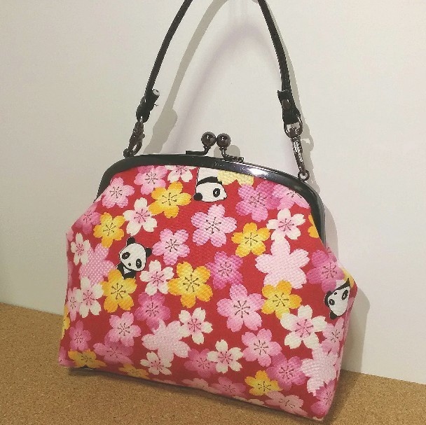 持ち手つきがま口ポーチ　桜　パンダ　赤