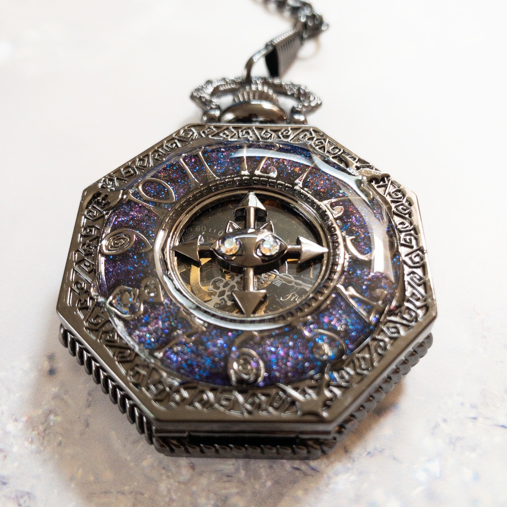 受注再販 装飾手巻き式懐中時計 使い魔