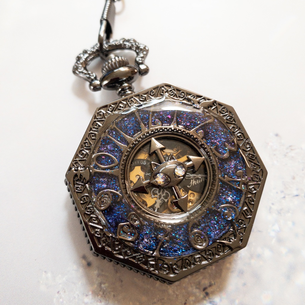 受注再販 装飾手巻き式懐中時計 使い魔