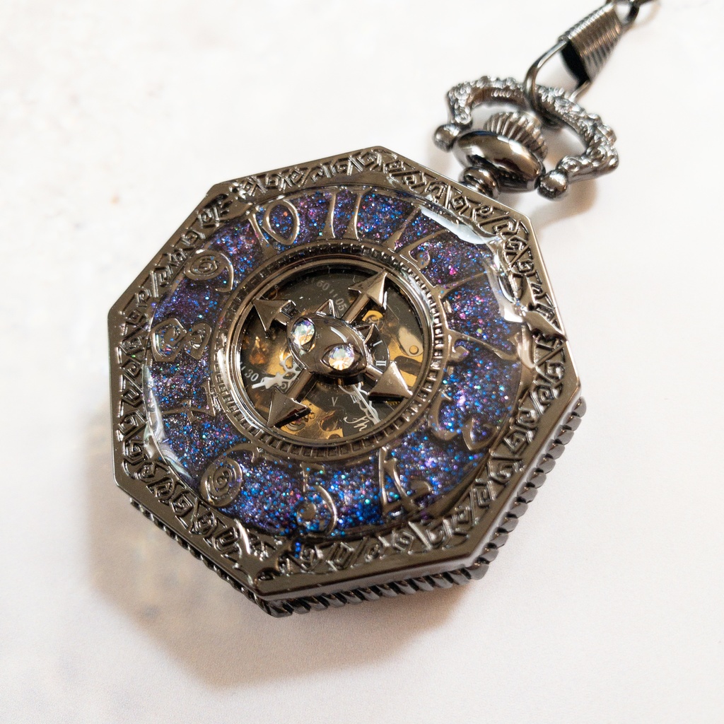 受注再販 装飾手巻き式懐中時計 使い魔