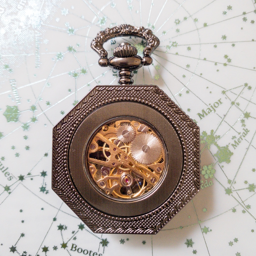 装飾手巻き式懐中時計 赤の使い魔