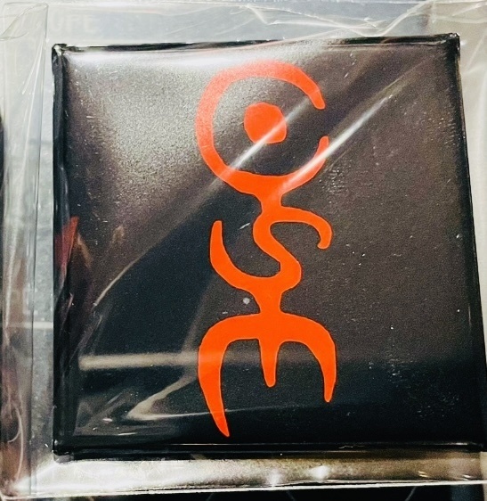 コスモロゴ四角バッジ赤黒