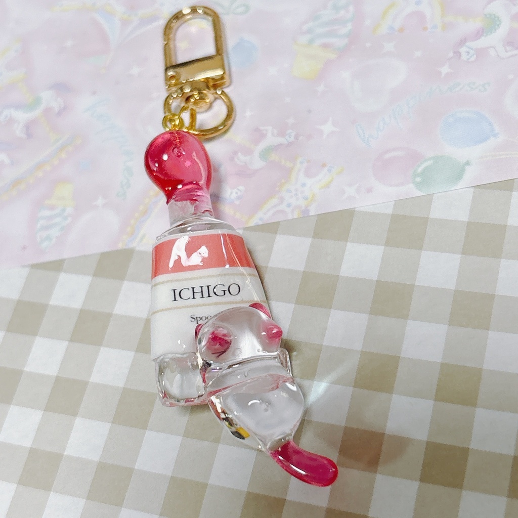 いたずらにゃんこのキーホルダー【濃ピンク🩷：いちご】