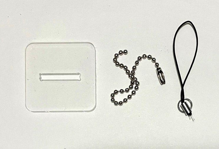 中学生沙都子&梨花ちゃんアクリルスタンド(チェーン・ストラップも付属)