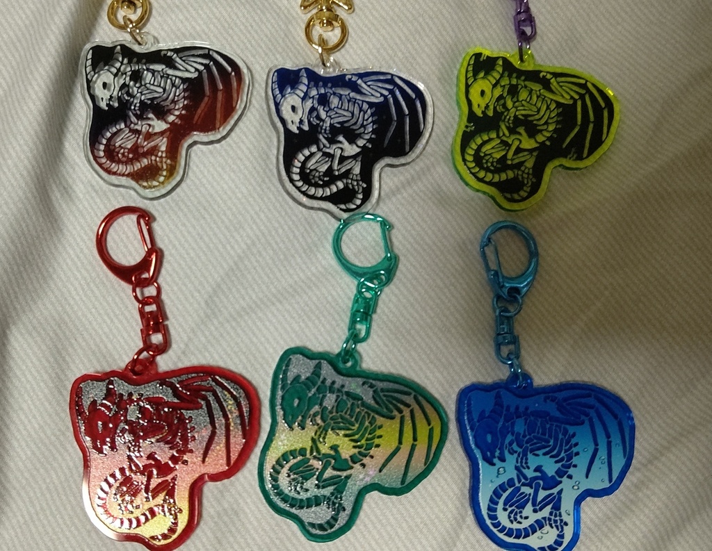 カラフルクリアなドラゴンの骨アクキー