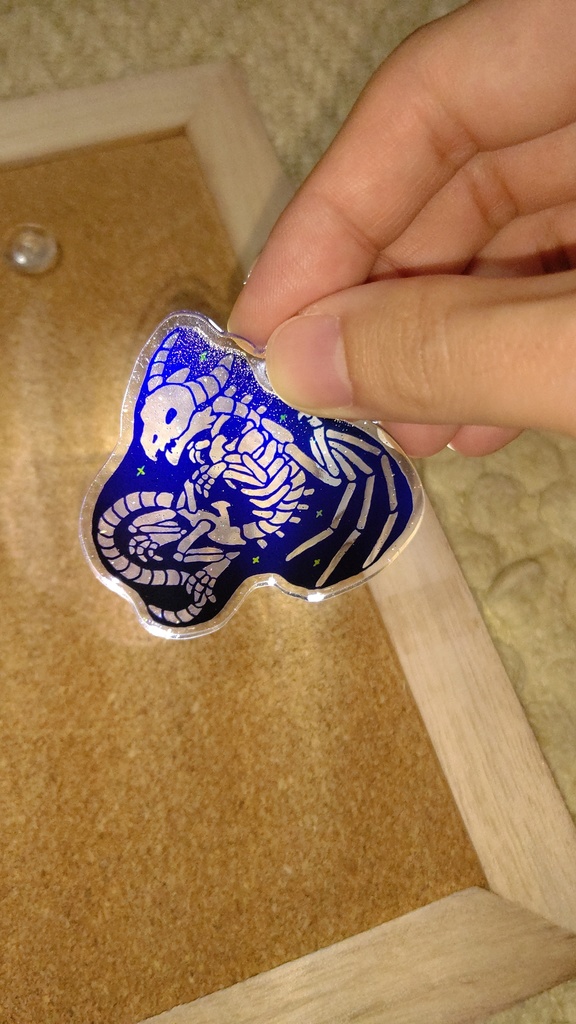 カラフルクリアなドラゴンの骨アクキー