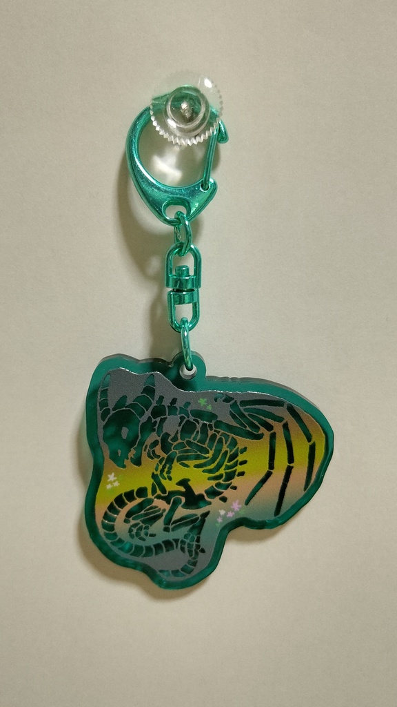 カラフルクリアなドラゴンの骨アクキー