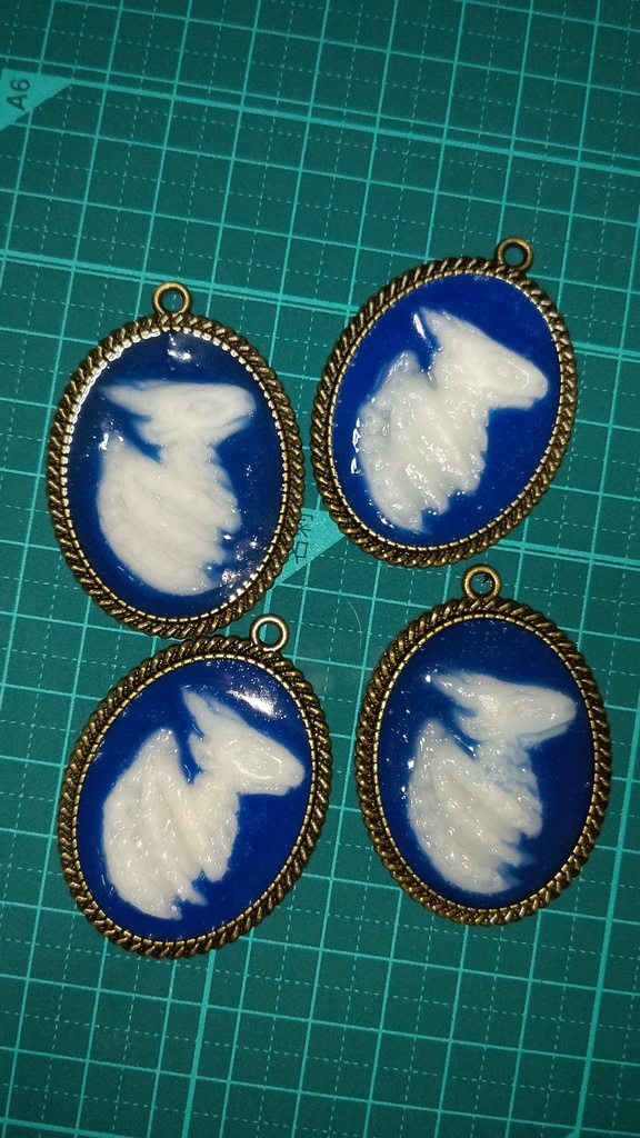 ドラゴンのカメオ風レジン