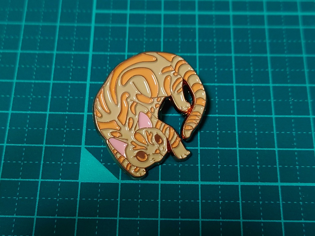 ネコチャンピンバッジ