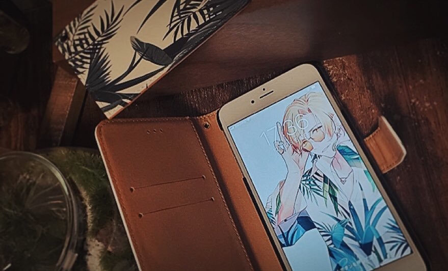 ボタニカル柄 手帳型iPhoneケース