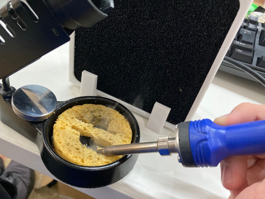 ハンダの煙を吸うやつ