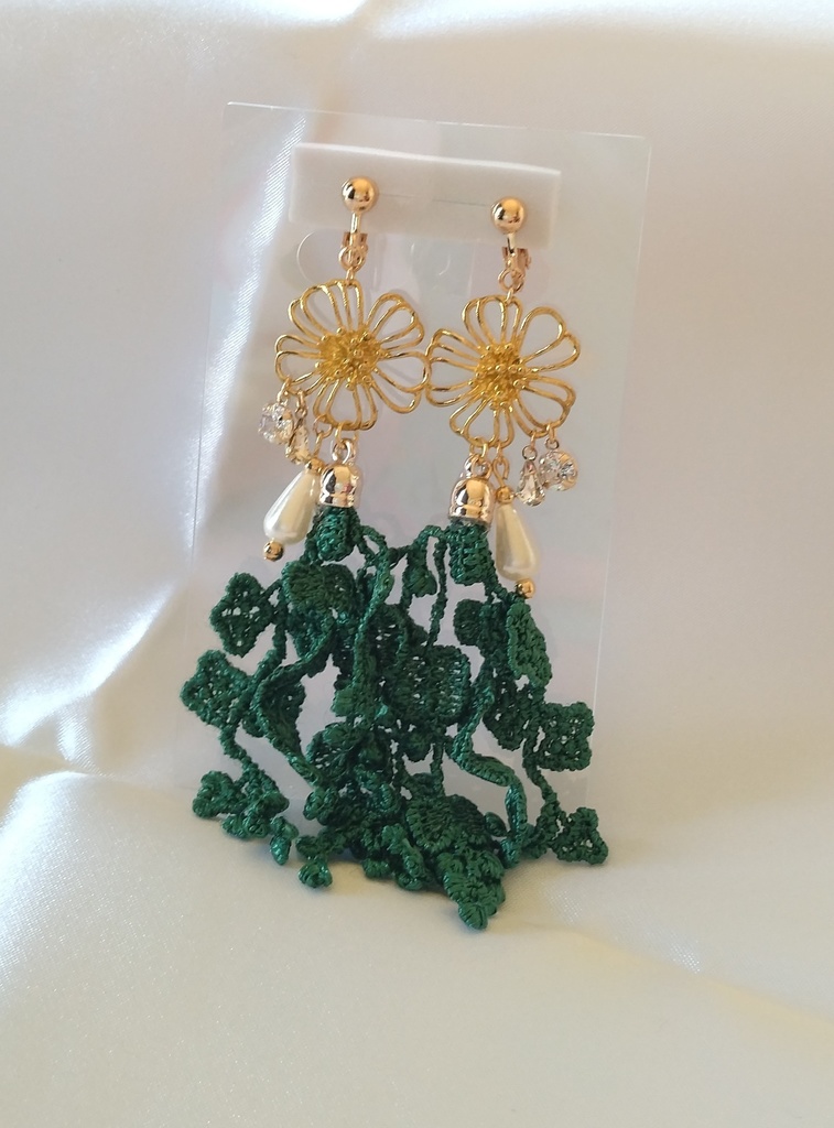 緑レースのイヤリング