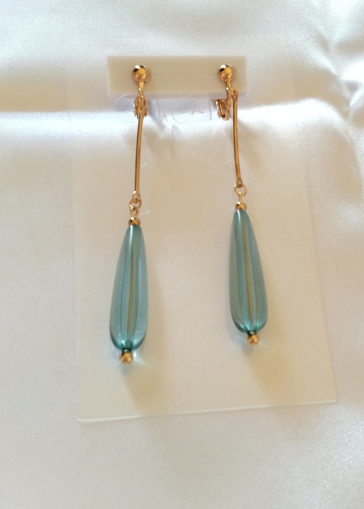 薄緑雫のイヤリング