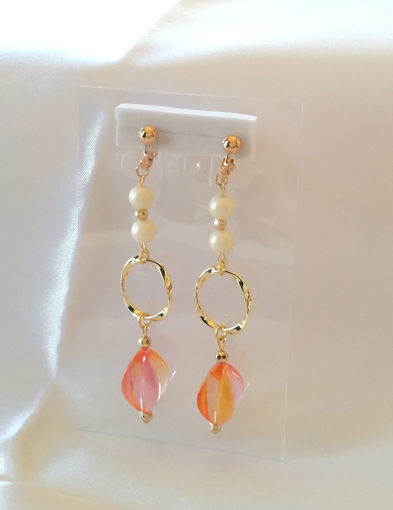 桃橙ビーズのイヤリング