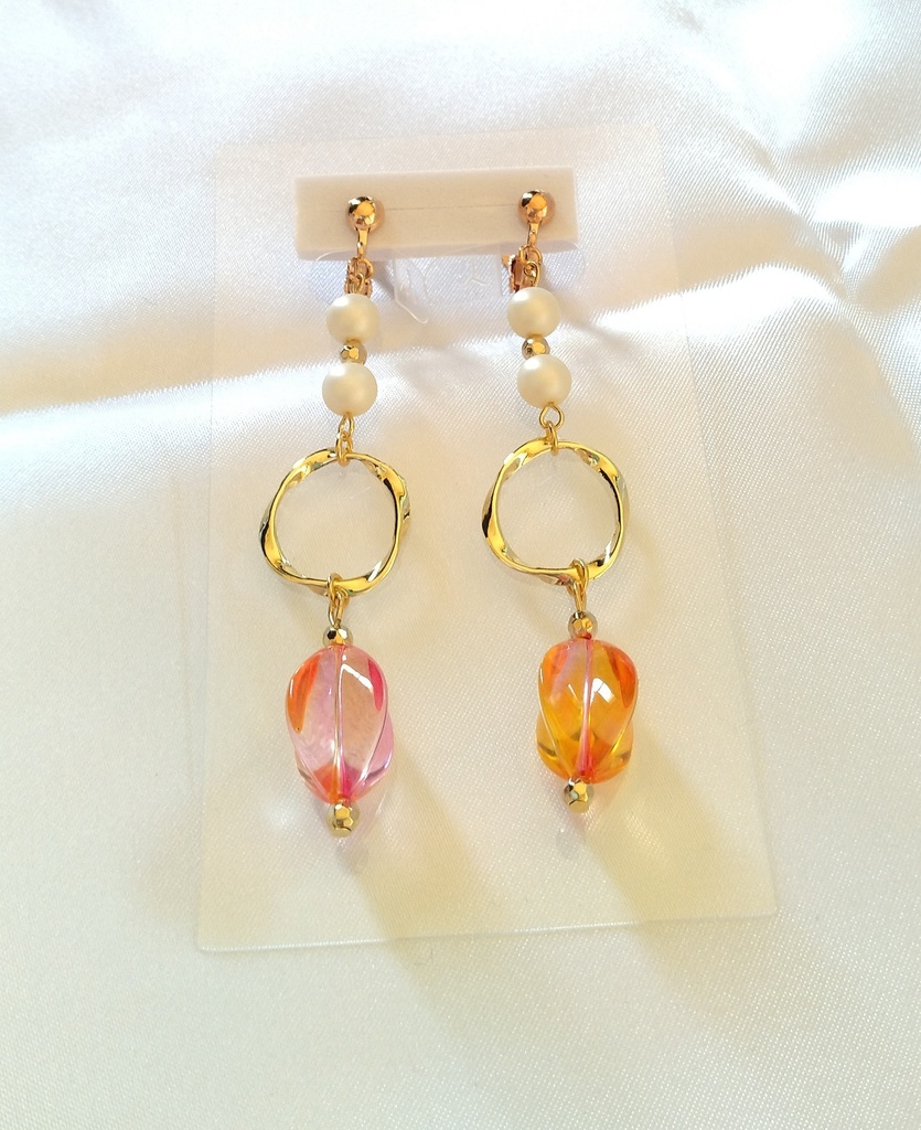 桃橙ビーズのイヤリング